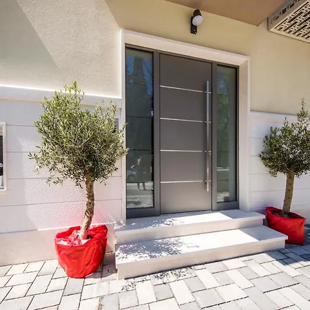 Amaris Luxury Split